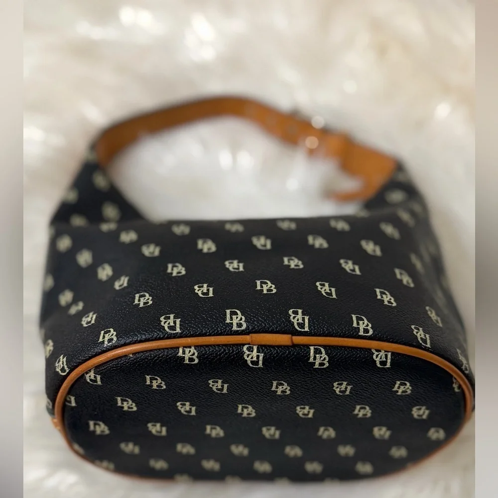 Dooney & Bourke elegant hobo